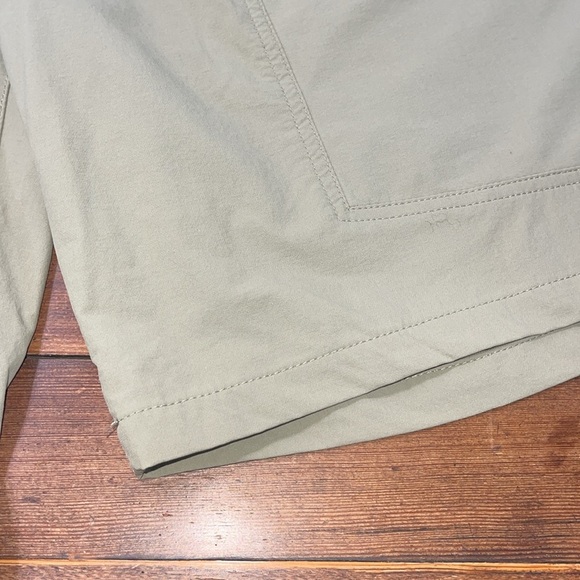 Free Kite khaki Cargo Shorts with Belt Loops and Smooth Fabric - Picture 6 of 6